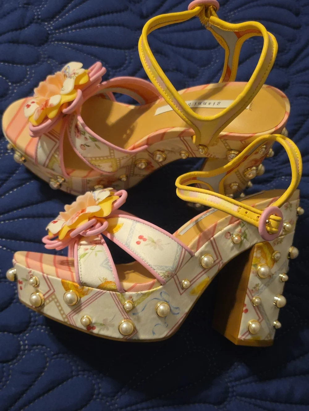 Gianni Bini the Brook Two Floral Postcard Pearl-Stud Platform Sz 8